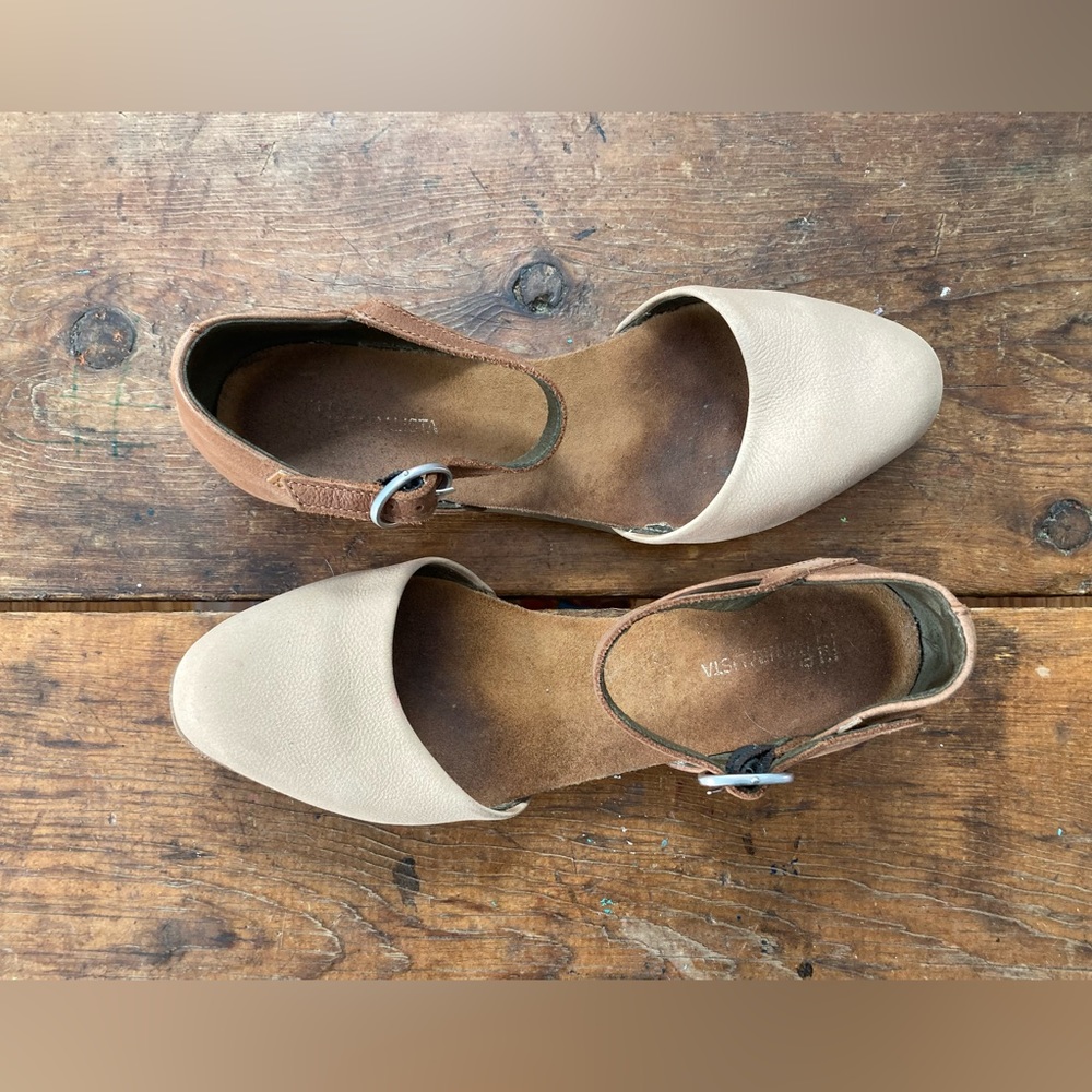 Size 38 (7.5) El Naturalista flats with pointed toe.